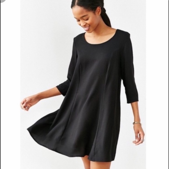 Urban Outfitters Dresses & Skirts - Urban Outfitters Black 3/4 Sleeve Shift Dress